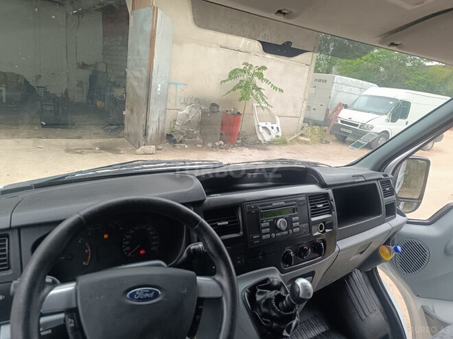 Ford Transit-5