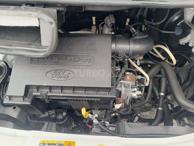 Ford Transit-9