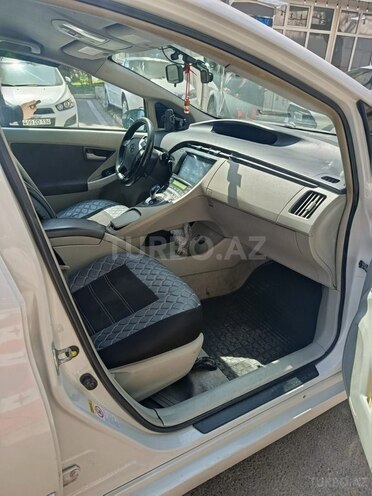 Toyota Prius-5