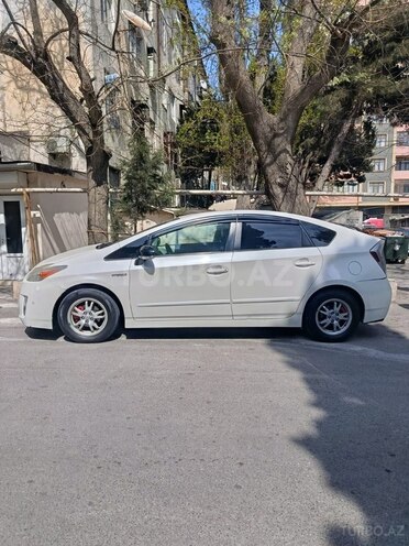 Toyota Prius-8