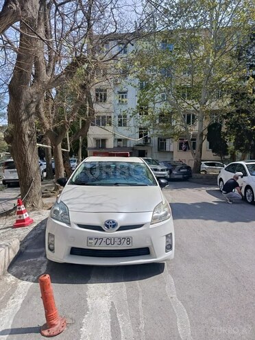 Toyota Prius-7