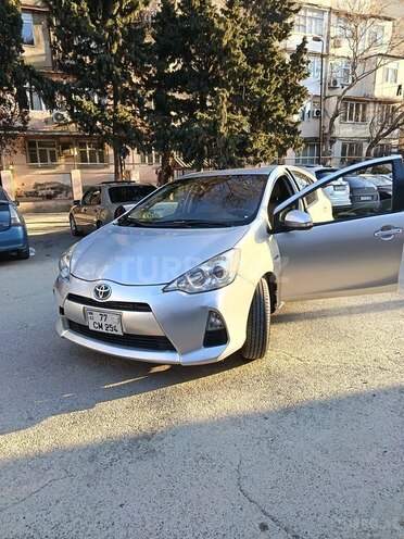 Toyota Aqua-2