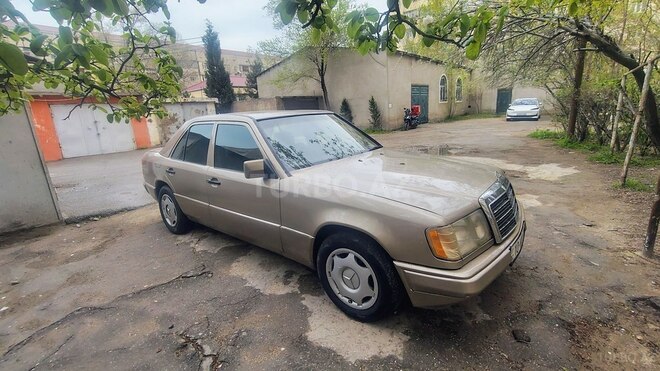 Mercedes 230 E-4