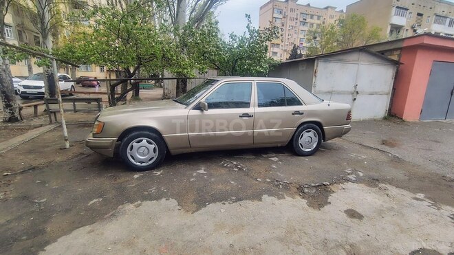 Mercedes 230 E-3