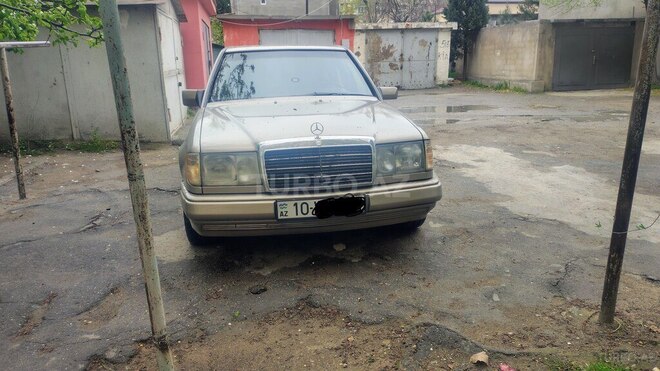 Mercedes 230 E-1