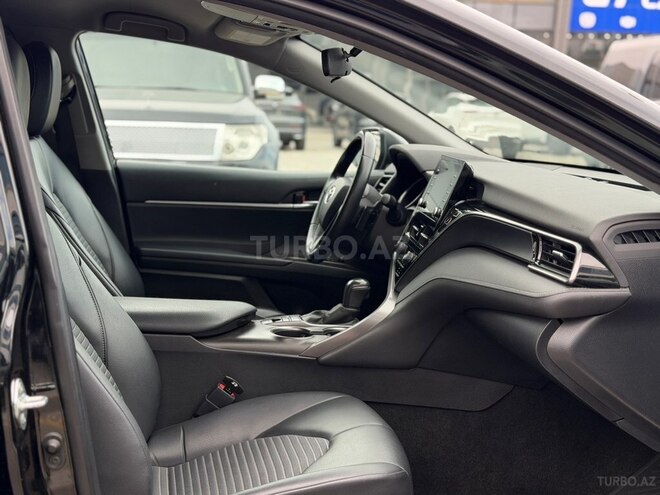 Toyota Camry-13