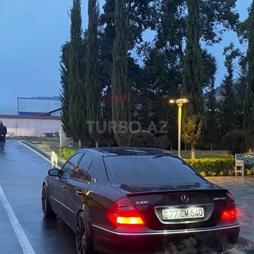 Mercedes E 240-4