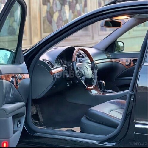 Mercedes E 240-8