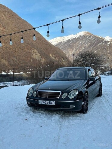 Mercedes E 240-1
