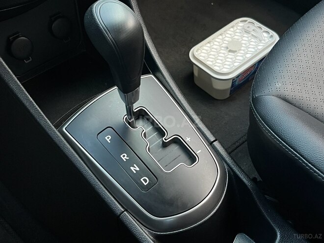 Hyundai Accent-6