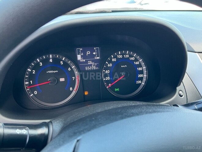Hyundai Accent-4