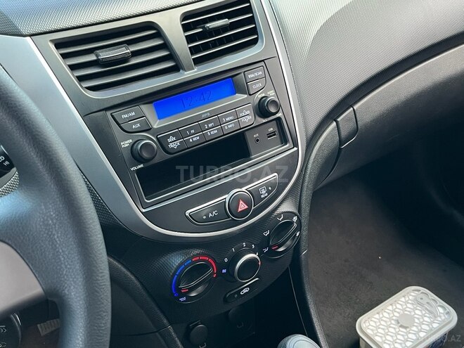 Hyundai Accent-5
