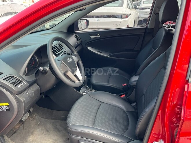 Hyundai Accent-11