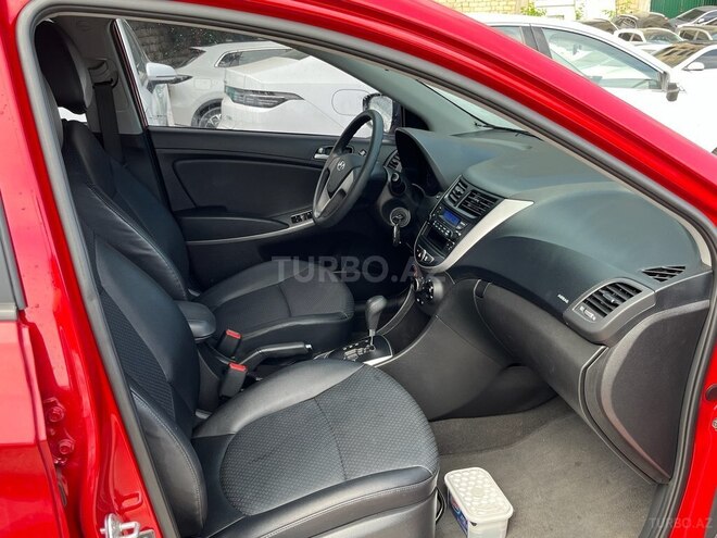 Hyundai Accent-12