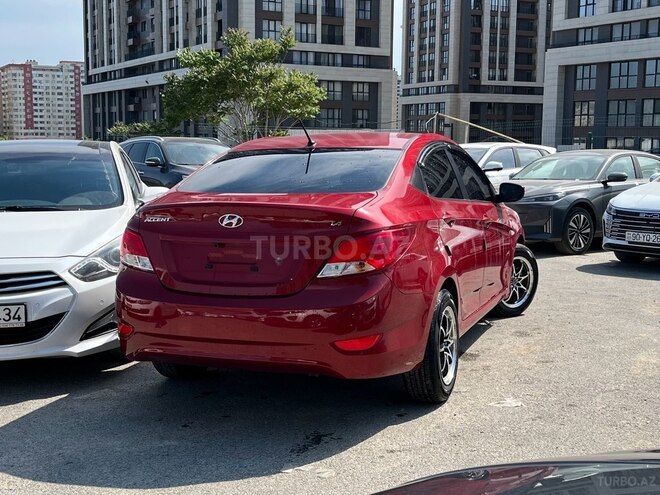 Hyundai Accent-2