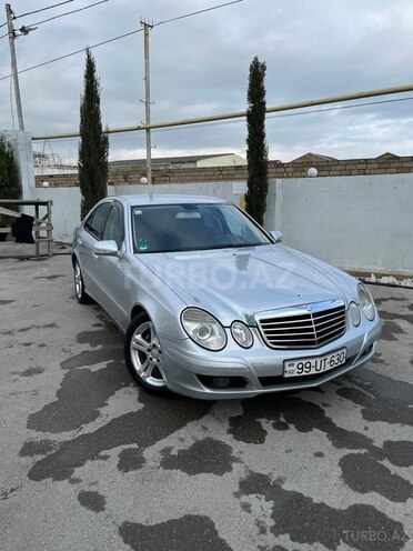 Mercedes E 220-1