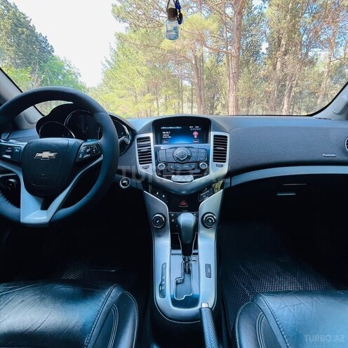 Chevrolet Cruze-13