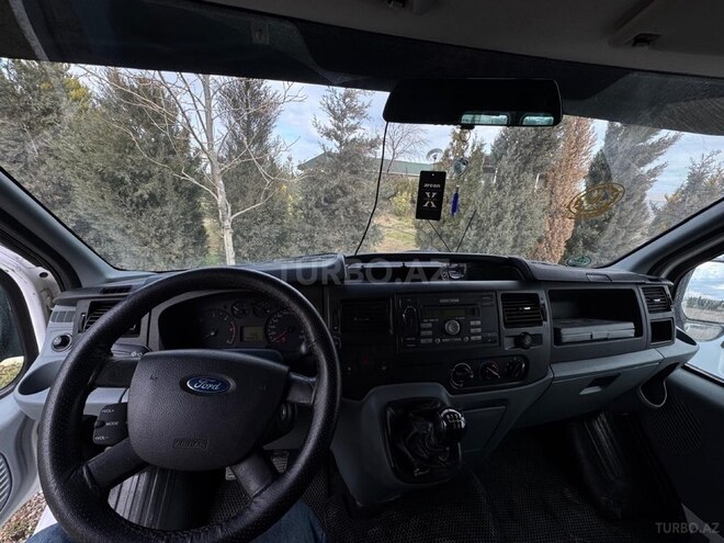 Ford Transit-7