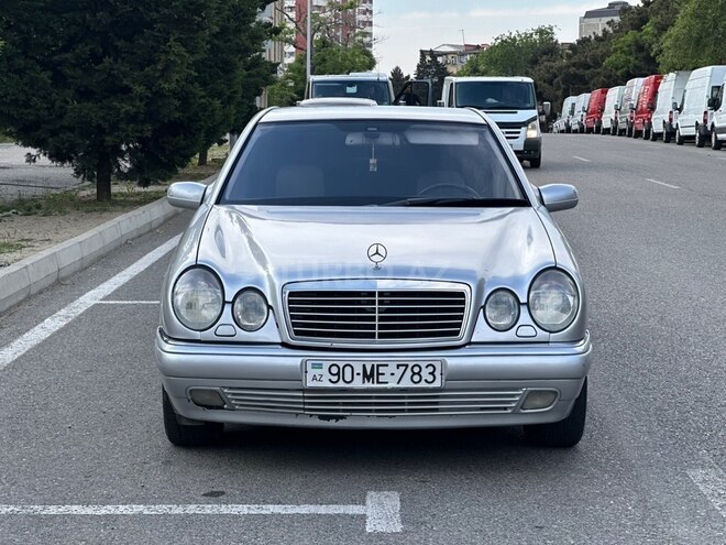 Mercedes E 240-2