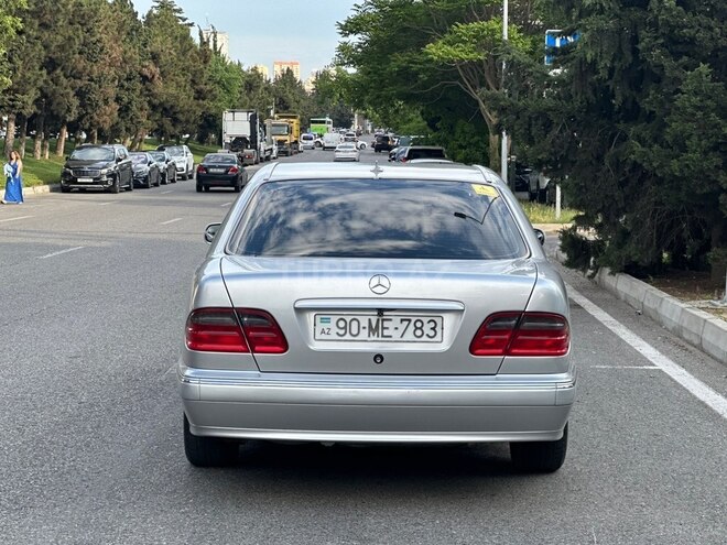 Mercedes E 240-5