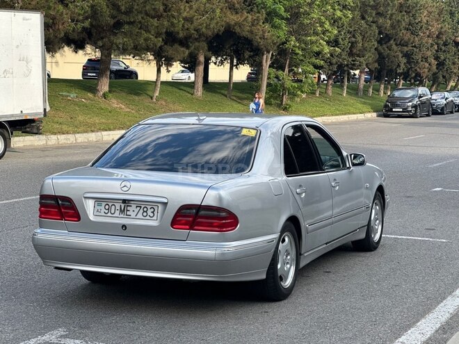 Mercedes E 240-4