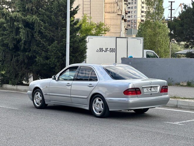 Mercedes E 240-6
