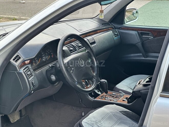Mercedes E 240-8