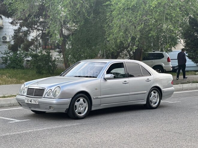 Mercedes E 240-3
