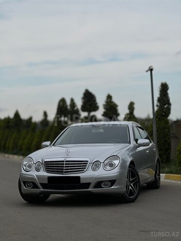 Mercedes E 280-1