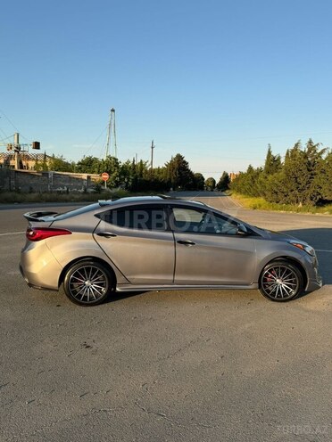 Hyundai Elantra-4