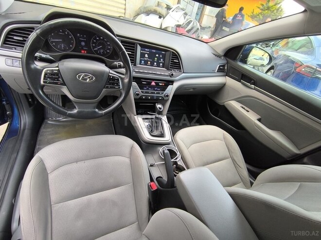 Hyundai Elantra-3