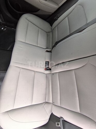 Hyundai Elantra-9