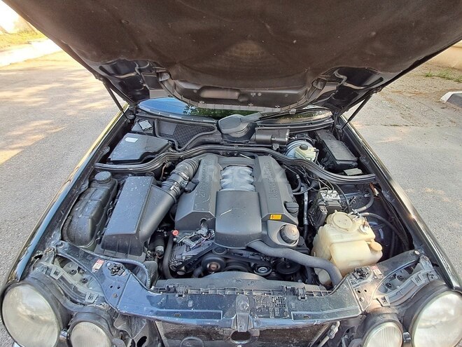 Mercedes E 280-3