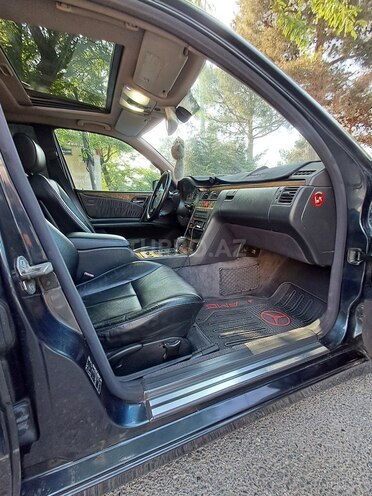 Mercedes E 280-4