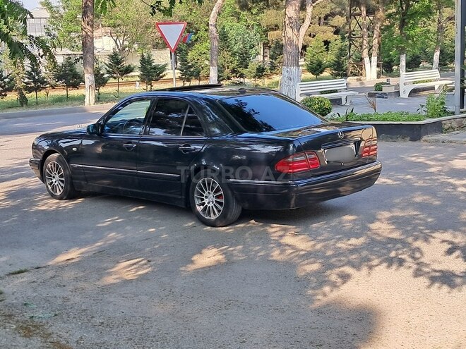 Mercedes E 280-12