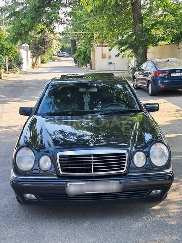 Mercedes E 280-17