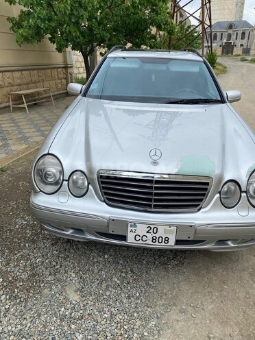 Mercedes E 240-1