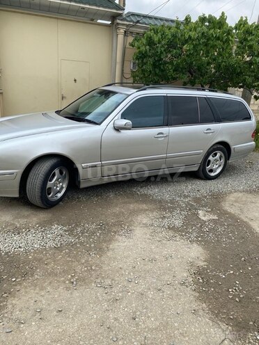 Mercedes E 240-3