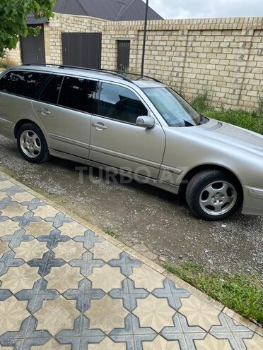 Mercedes E 240-4