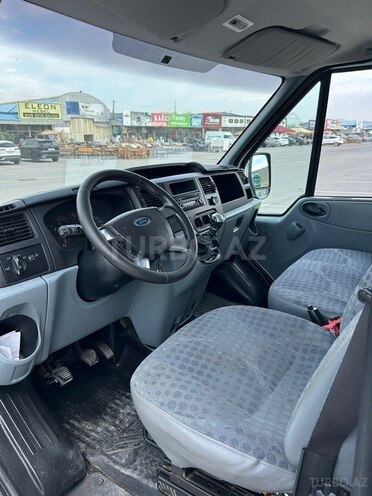 Ford Transit-11