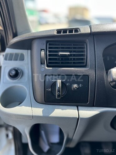Ford Transit-8