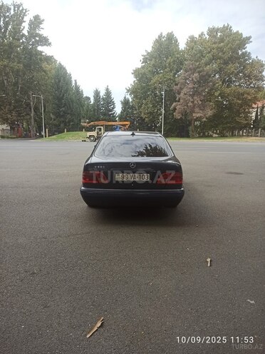 Mercedes E 220-2
