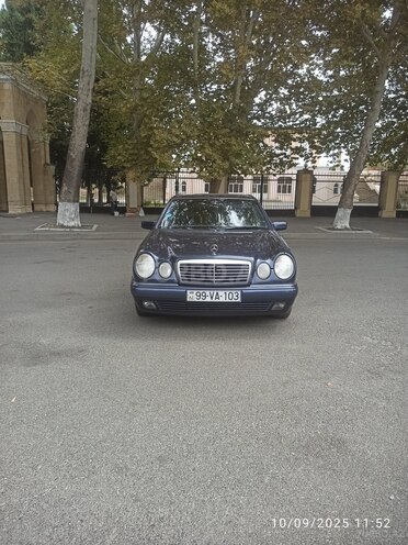 Mercedes E 220-1
