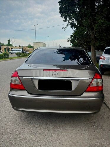 Mercedes E 220-2