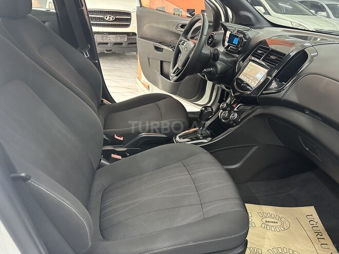 Chevrolet Aveo-13