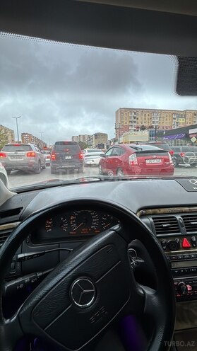 Mercedes E 280 4MATIC-6