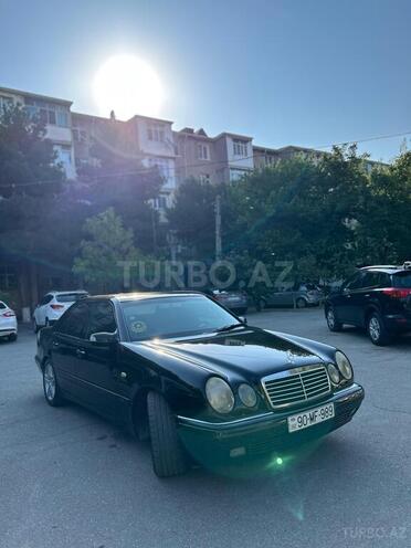Mercedes E 280 4MATIC-11