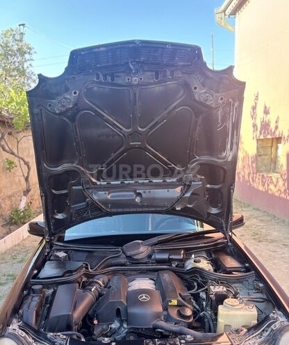 Mercedes E 280 4MATIC-3