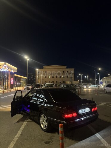 Mercedes E 280 4MATIC-5