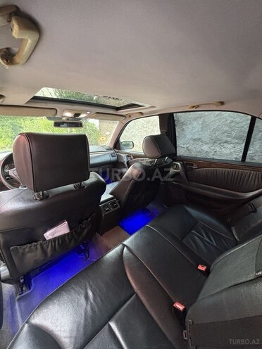 Mercedes E 280 4MATIC-18